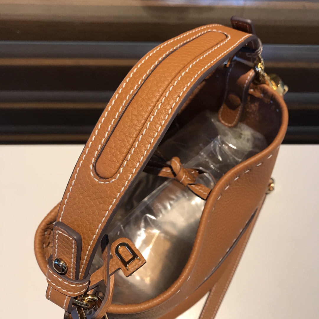 델보 팽 미니 버킷 크로스백